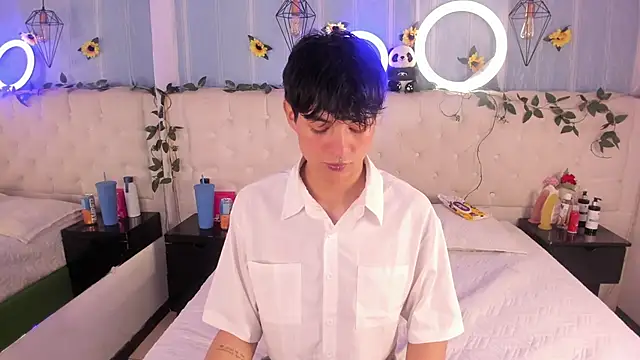 AleAurarashi online show from 11-25-25, 03:18