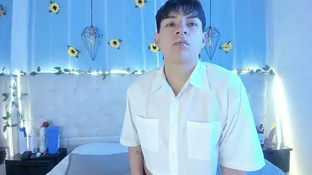 Snapshot of AleAurarashi chatting on 10-19-25, 04:04 AleAurarashi online show from 10-19-25, 04:04