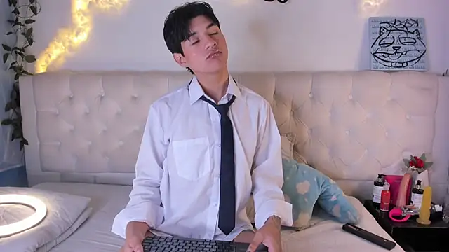 AleAurarashi online show from 12-20-25, 03:53