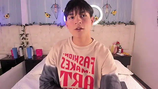 AleAurarashi online show from 11-26-25, 06:02