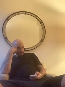 Hothotboyg online show from 11-26-25, 12:10