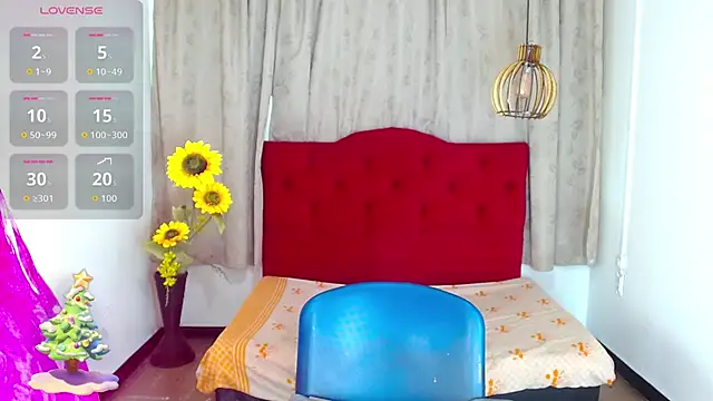 luisa  torres online show from 12-02-25, 03:19