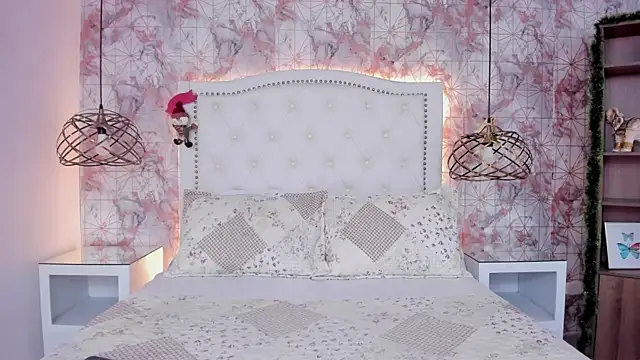 ScarletMore online show from 11-30-25, 01:12