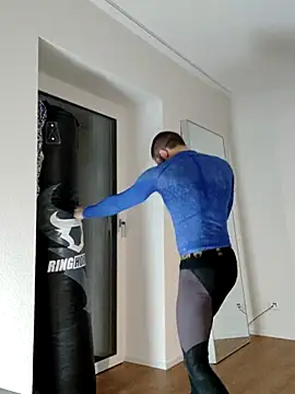 EyesNeverLies online show from 09-28-25, 03:24