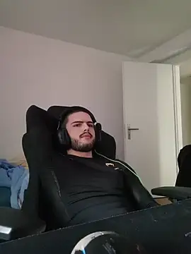 EyesNeverLies online show from 10-31-25, 07:38