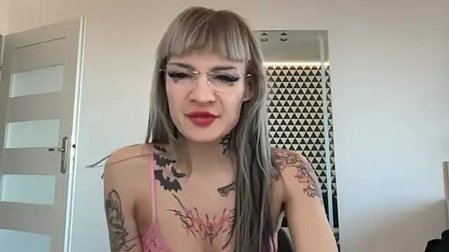 Snapshot of FluffySlutt chatting on 02-02-26, 02:16 FluffySlutt online show from 02-02-26, 02:16