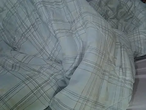 Snapshot of lilbaby15333 chatting on 11-11-25, 01:00 lilbaby15333 online show from 11-11-25, 01:00