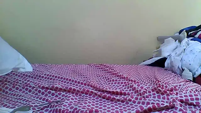 Snapshot of lilbaby15333 chatting on 02-19-26, 12:13 lilbaby15333 online show from 02-19-26, 12:13