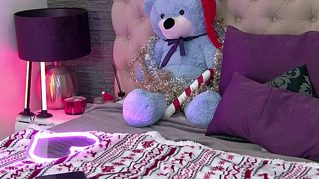 VannyFoxx online show from 12-21-25, 08:20