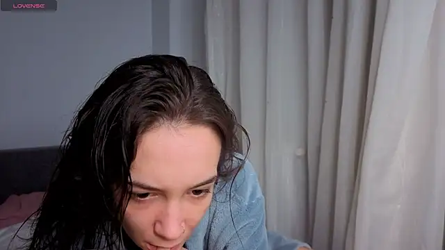 Snapshot of SkinnyMode chatting on 10-16-25, 09:56 SkinnyMode online show from 10-16-25, 09:56