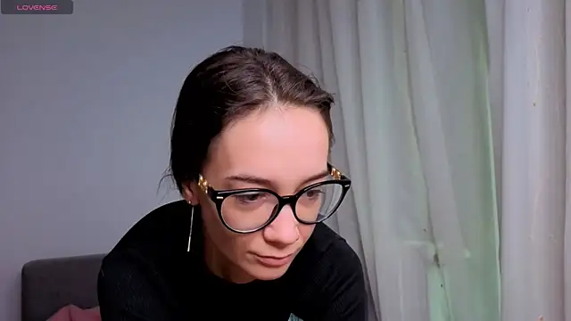 Snapshot of SkinnyMode chatting on 10-24-25, 06:45 SkinnyMode online show from 10-24-25, 06:45