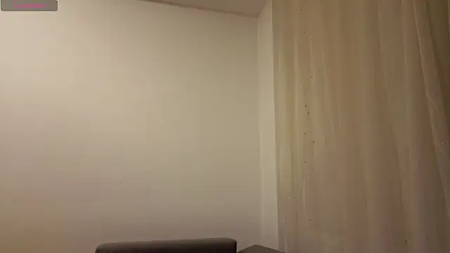 Snapshot of SkinnyMode chatting on 10-23-25, 04:49 SkinnyMode online show from 10-23-25, 04:49