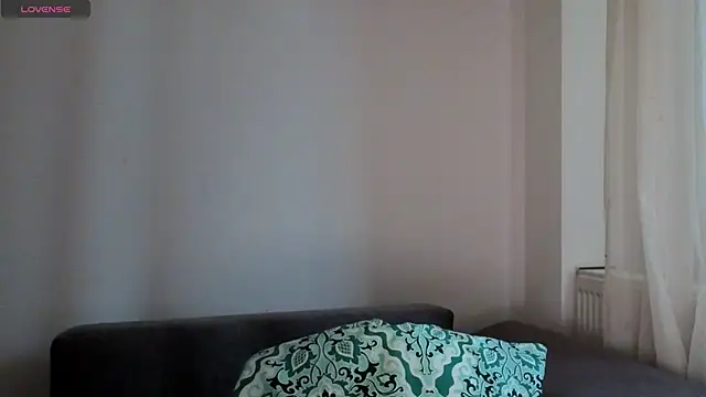 Snapshot of SkinnyMode chatting on 10-30-25, 12:03 SkinnyMode online show from 10-30-25, 12:03