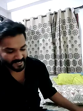 Snapshot of avi007p chatting on 05-08-26, 04:44 avi007p online show from 05-08-26, 04:44