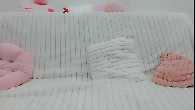 Emmahahaha17 online show from 09-10-25, 04:17