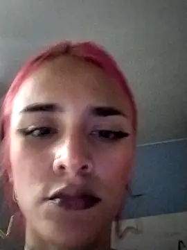 Snapshot of RavynRouge chatting on 09-25-25, 02:28 RavynRouge online show from 09-25-25, 02:28