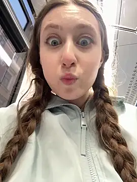 FroggyAnna online show from 04-15-26, 04:55