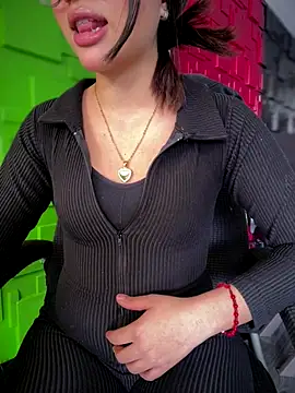 Snapshot of Queen__Love chatting on 10-05-25, 07:37 Queen  Love online show from 10-05-25, 07:37