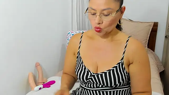 Isbettyche online show from 09-26-25, 03:46