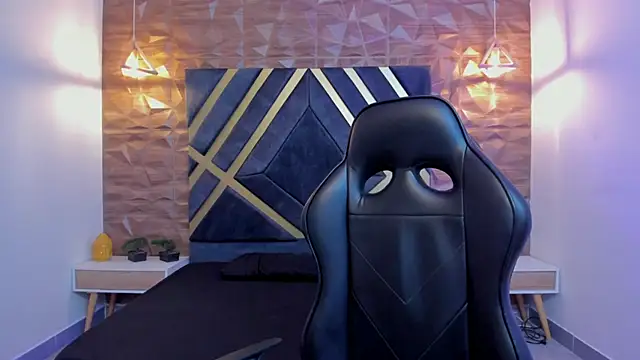 Alana cox  online show from 12-04-25, 11:26