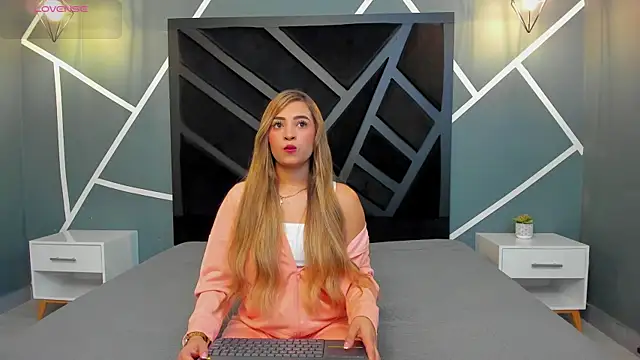 Alana cox  online show from 11-27-25, 08:20