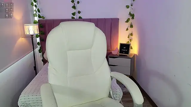 VioletBlacke  online show from 12-22-25, 02:50