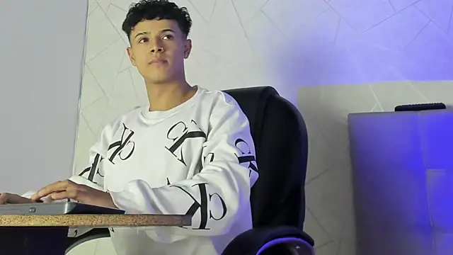 Alex Colton7 online show from 12-15-25, 04:07