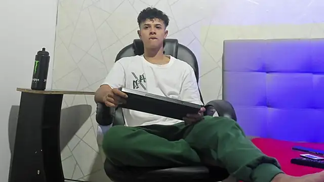 Alex Colton7 online show from 12-14-25, 03:35