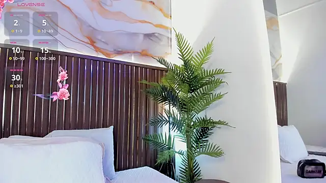 Roxie-NS online show from 04-12-26, 12:41