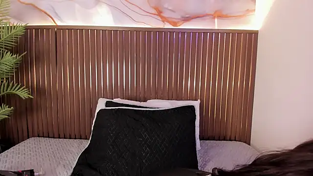 Roxie-NS online show from 01-18-26, 01:03