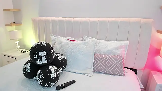 Chahna  online show from 10-31-25, 12:02