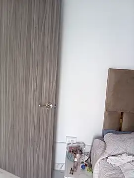 LoanaSantos online show from 04-11-26, 09:07