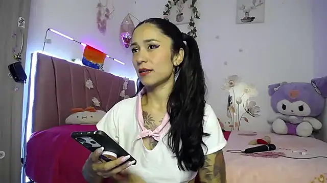 Liahdiaz  online show from 04-10-26, 02:24