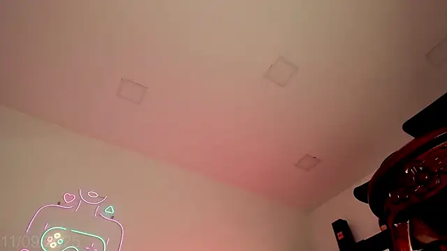 Isabella Haddad online show from 09-11-25, 07:36