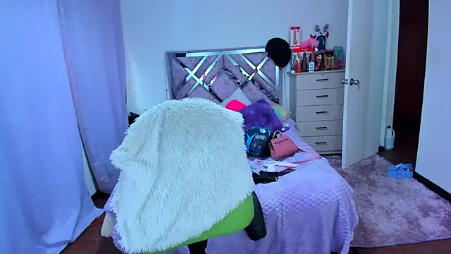 Luna Analya online show from 11-17-25, 11:58