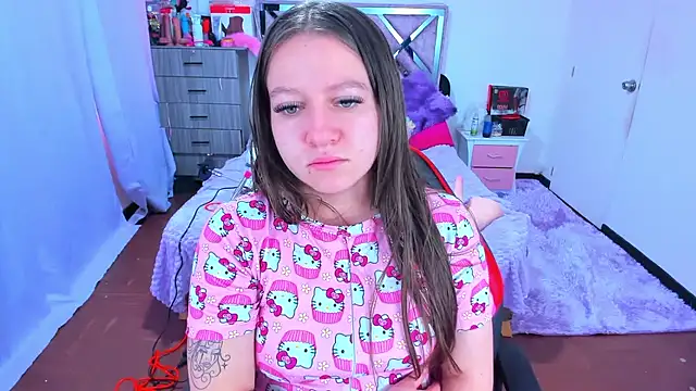 Luna Analya online show from 12-17-25, 12:32