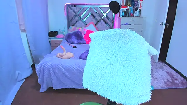 Luna Analya online show from 10-31-25, 11:07