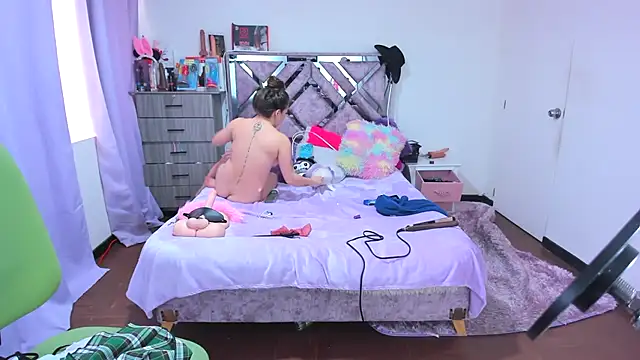 Luna Analya online show from 11-26-25, 06:30