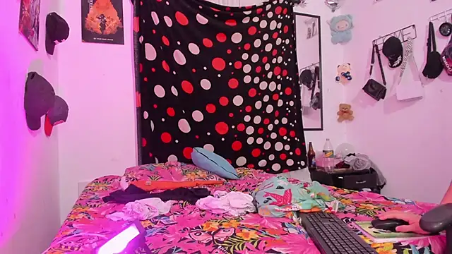 Rihanna hotx online show from 04-10-26, 03:13