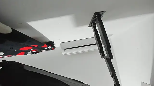 Rihanna hotx online show from 11-27-25, 12:22