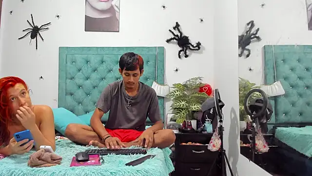 Rihanna hotx online show from 11-22-25, 12:43