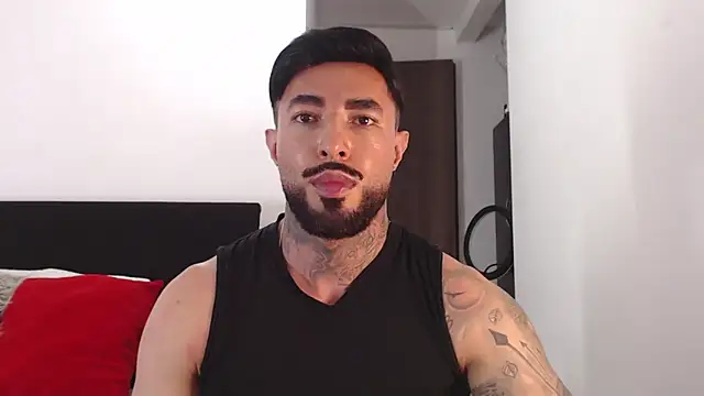 Snapshot of andrea_de_lucaa chatting on 06-17-26, 04:01 andrea de lucaa online show from 06-17-26, 04:01