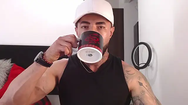 Snapshot of andrea_de_lucaa chatting on 06-26-26, 04:18 andrea de lucaa online show from 06-26-26, 04:18