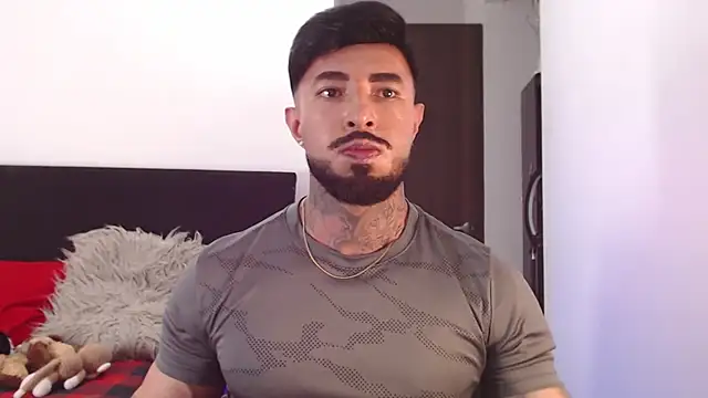 Snapshot of andrea_de_lucaa chatting on 06-25-26, 04:21 andrea de lucaa online show from 06-25-26, 04:21