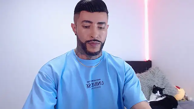 andrea de lucaa online show from 10-28-25, 04:02