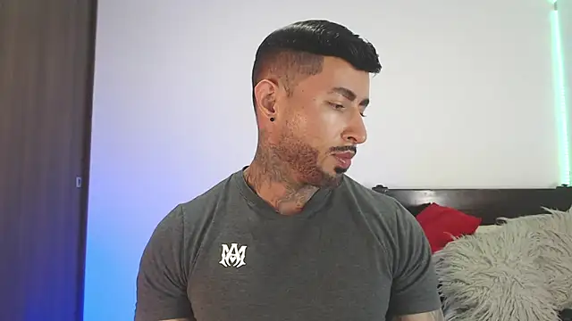 andrea de lucaa online show from 04-18-26, 02:36