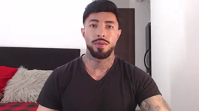 Snapshot of andrea_de_lucaa chatting on 06-29-26, 02:18 andrea de lucaa online show from 06-29-26, 02:18