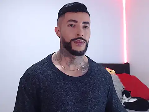 andrea de lucaa online show from 11-18-25, 03:43