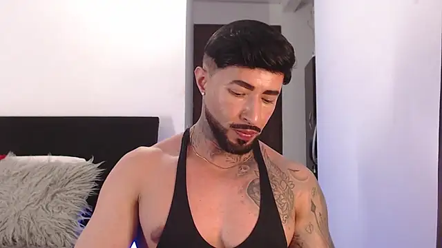 Snapshot of andrea_de_lucaa chatting on 06-19-26, 04:07 andrea de lucaa online show from 06-19-26, 04:07