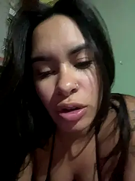 Snapshot of Vixxen_99 chatting on 10-22-25, 04:23 Vixxen 99 online show from 10-22-25, 04:23